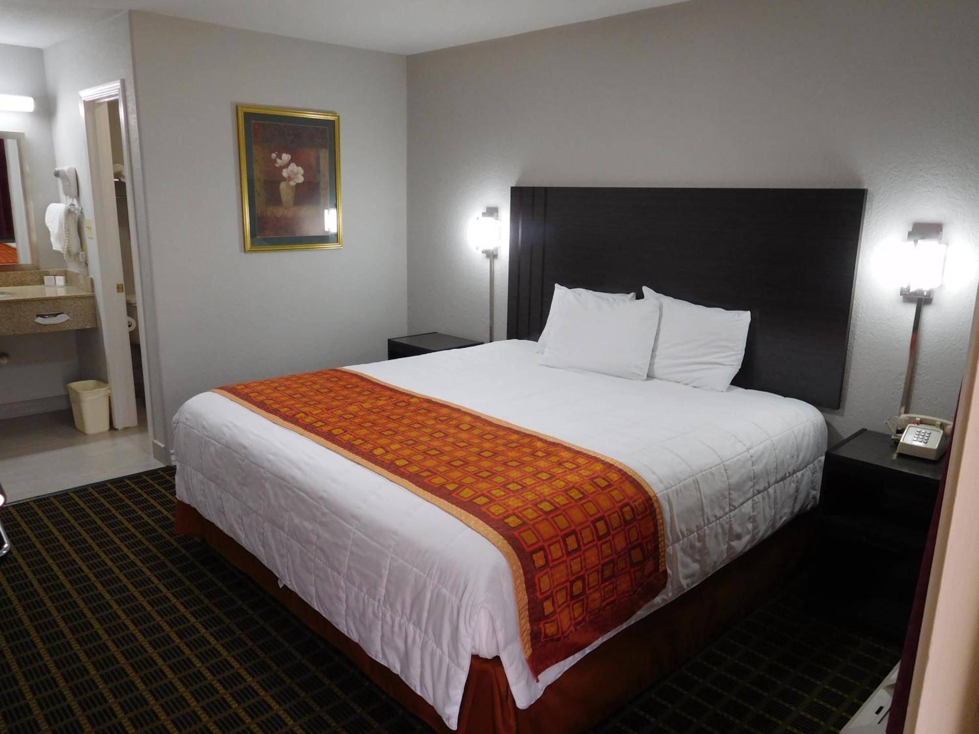 Deluxe Inn Stamford Экстерьер фото