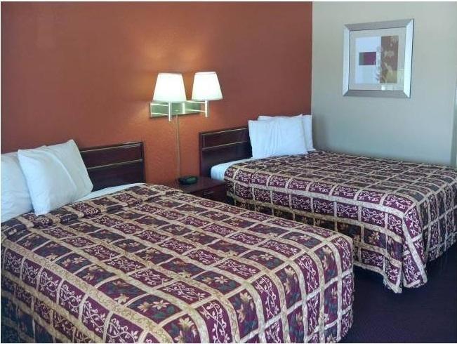 Deluxe Inn Stamford Номер фото